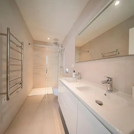 Superior, Calma, Terraza Gigante Con Vistas Al Mar Y Jacuzzi, Parking, Hasta 6 Personas Apartment