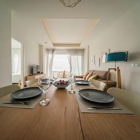Superior, Calma, Terraza Gigante Con Vistas Al Mar Y Jacuzzi, Parking, Hasta 6 Personas