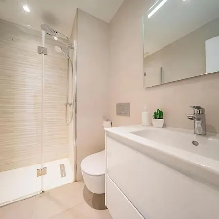 Superior, Calma, Terraza Gigante Con Vistas Al Mar Y Jacuzzi, Parking, Hasta 6 Personas *