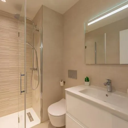 Superior, Calma, Terraza Gigante Con Vistas Al Mar Y Jacuzzi, Parking, Hasta 6 Personas Apartment *