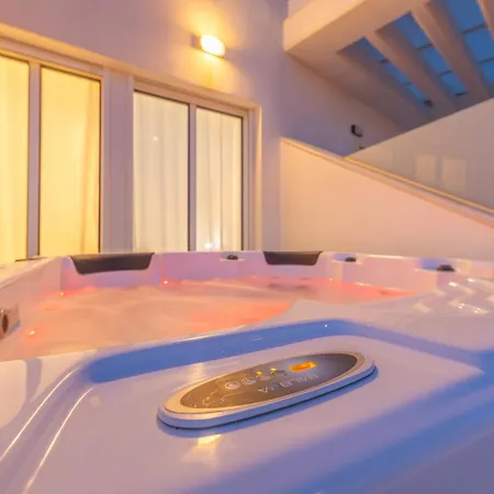 Superior, Calma, Terraza Gigante Con Vistas Al Mar Y Jacuzzi, Parking, Hasta 6 Personas Apartment Tarifa