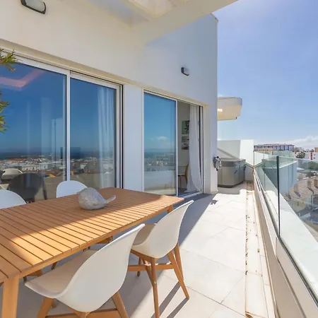Superior, Calma, Terraza Gigante Con Vistas Al Mar Y Jacuzzi, Parking, Hasta 6 Personas Apartment