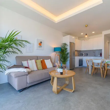 Superior, Calma, Terraza Gigante Con Vistas Al Mar Y Jacuzzi, Parking, Hasta 6 Personas * Tarifa